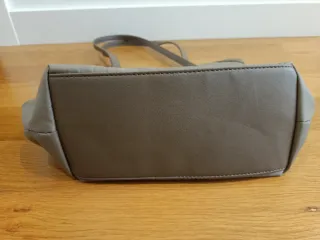 Bolso beige con asas