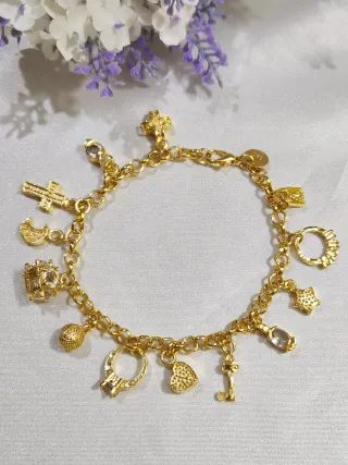 Pulsera chapada en oro 18 con charms