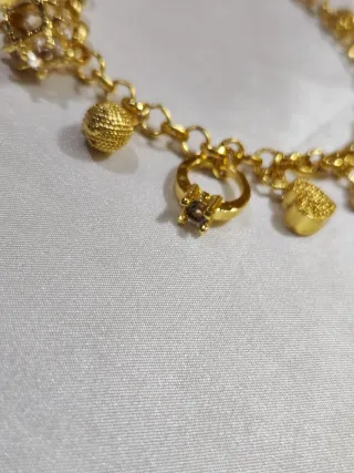 Pulsera chapada en oro 18 con charms