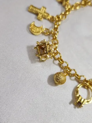 Pulsera chapada en oro 18 con charms