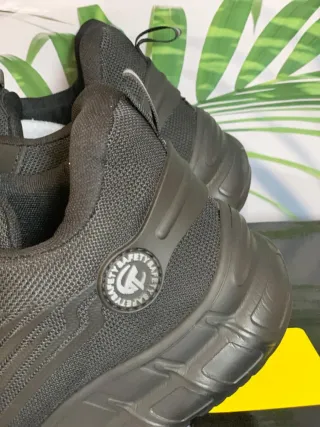 Zapatillas seguridad . Número 44