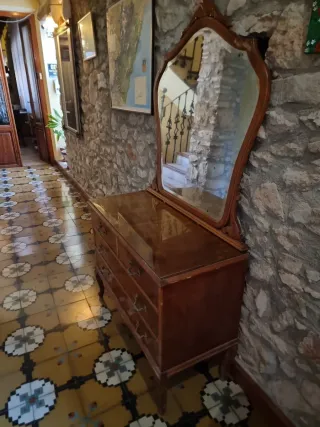 Cómoda antigua con espejo original