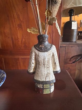 Jarron con forma de kimono