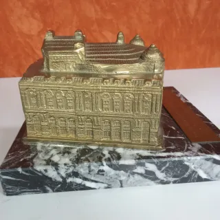 Escultura del Teatro Arriaga de Bilbao