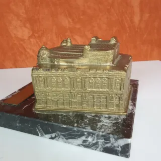 Escultura del Teatro Arriaga de Bilbao