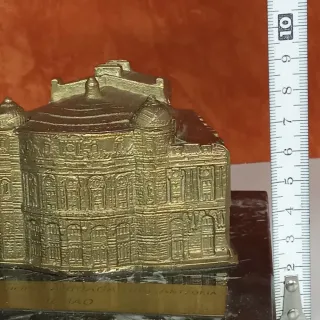 Escultura del Teatro Arriaga de Bilbao