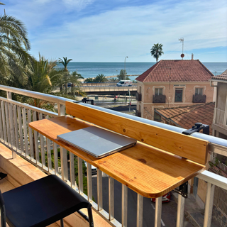 Mesa/Barra Balcón regulable para exteriores.