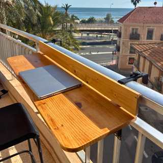 Mesa/Barra Balcón regulable para exteriores.