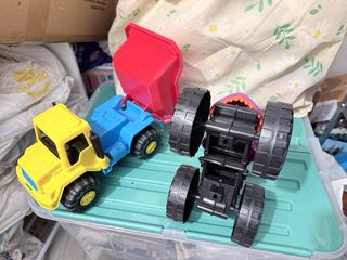 Lote dos camiones de juguete