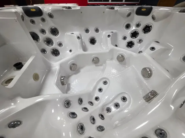 Jacuzzi + GARANTIA 1 AÑO + TAPA + ESCALERA