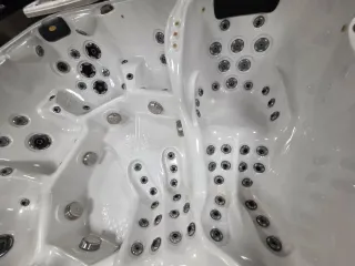 Jacuzzi + GARANTIA 1 AÑO + TAPA + ESCALERA