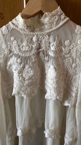 Blusa romántica encaje blanco