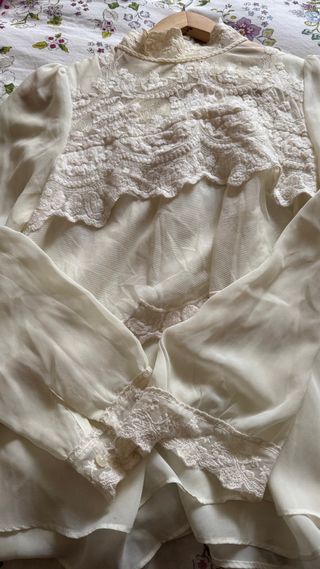 Blusa romántica encaje blanco