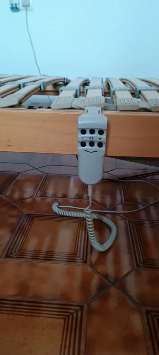 Cama de 1.10x1.90 cm.de laminas automática