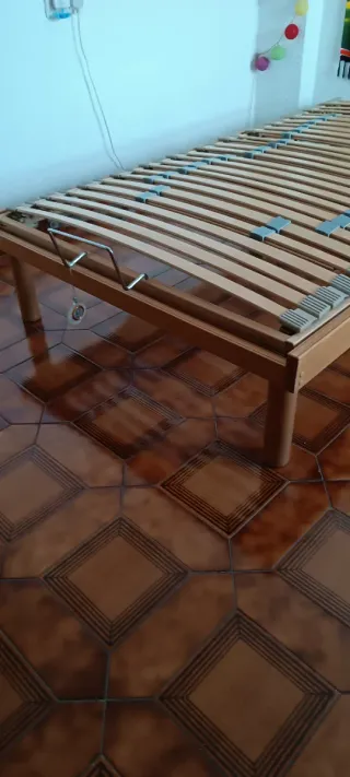 Cama de 1.10x1.90 cm.de laminas automática