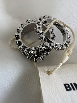 Anillo bandas cristal plateado oscuro