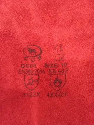 Guanti resistente al calore . Per uso lavorativo