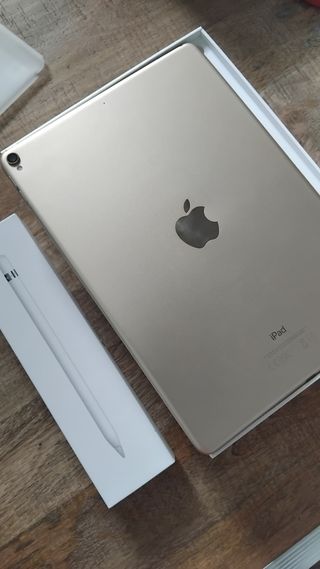 iPad Pro 10,5'' 2017 + Apple Pencil. Buono stato.