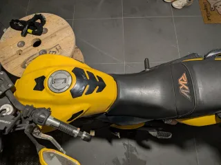 Keeway 125 RKV Amarilla - Motocicleta