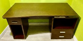 Escritorio amplio madera con cajoneras