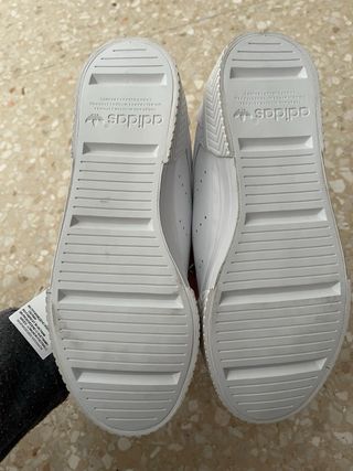 Botines adidas nuevos con etiqueta talla 37