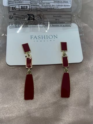Pendientes rojos y dorados