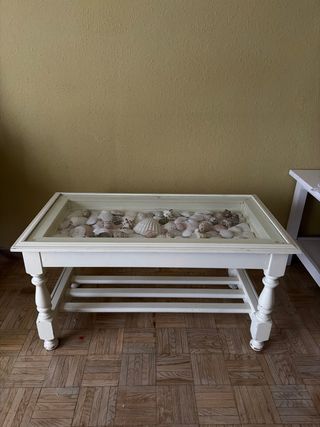 Mesa de madera con cristal