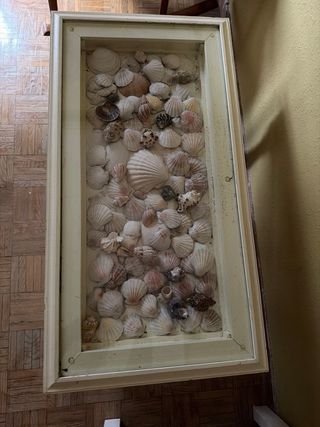 Mesa de madera con cristal