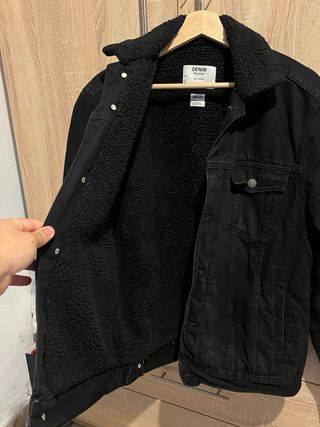 Chaqueta vaquera pelitos negra hombre bershka S