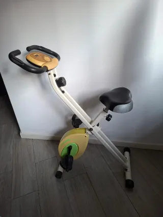 Bicicleta estática plegable en buen estado