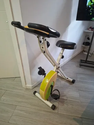 Bicicleta estática plegable en buen estado