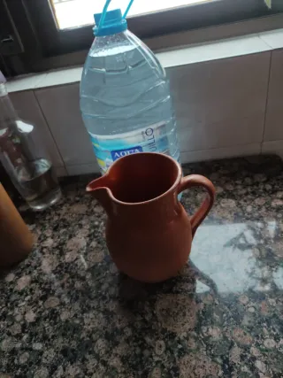 Jarra de barro artesanal