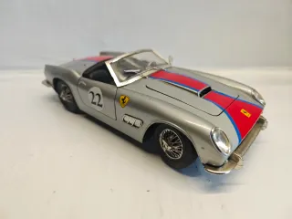 Ferrari gt California in scala 1.16 polistil