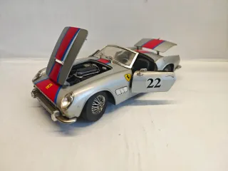 Ferrari gt California in scala 1.16 polistil
