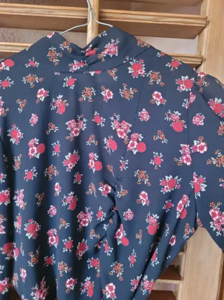Camicia donna fantasia floreale nera e rossa