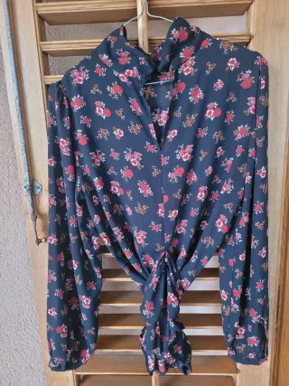 Camicia donna fantasia floreale nera e rossa