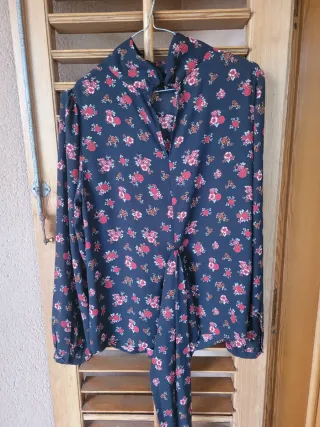 Camicia donna fantasia floreale nera e rossa