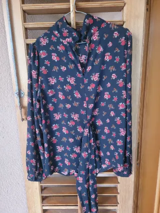 Camicia donna fantasia floreale nera e rossa