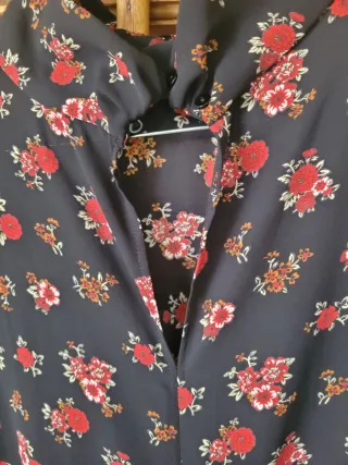 Camicia donna fantasia floreale nera e rossa