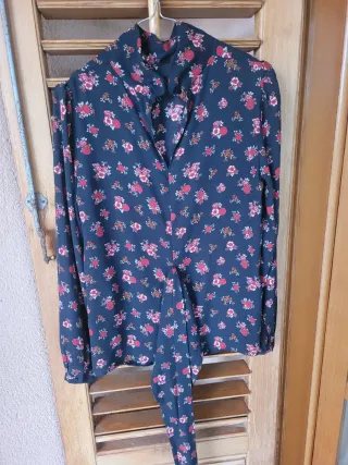 Camicia donna fantasia floreale nera e rossa