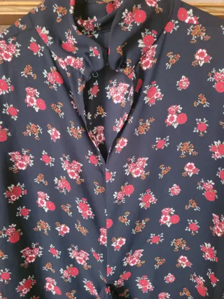 Camicia donna fantasia floreale nera e rossa