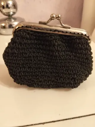 Monedero negro hecho a mano a crichet