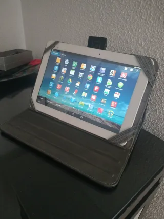 Tablet Asus e incluye la funda. Sin cargador!