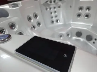 Jacuzzi NUEVO con 3 años de garantía + TAPA