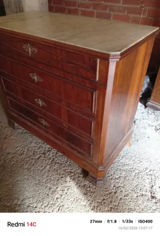 Cómoda antigua madera maciza en buen estado