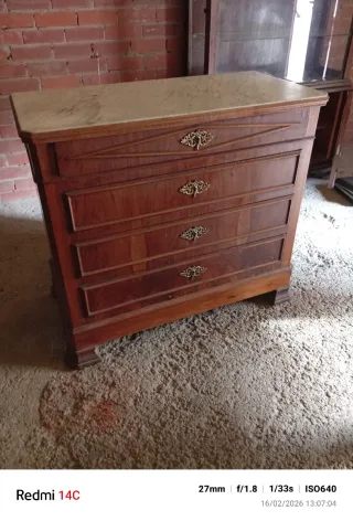 Cómoda antigua madera maciza en buen estado
