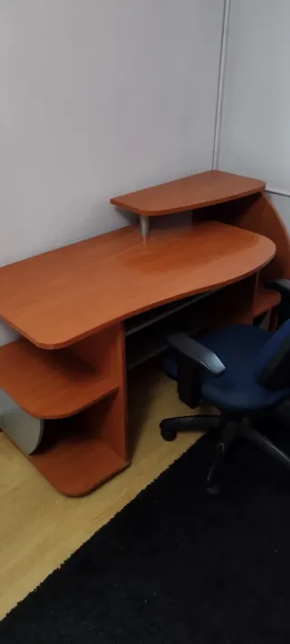 Mesa de ordenador + silla