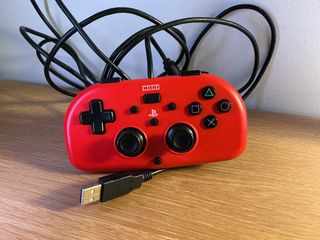 Mando Hori Wired Rojo mini para PS4