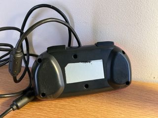 Mando Hori Wired Rojo mini para PS4