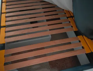 Vendo base de cama con somier y cabecero incluido